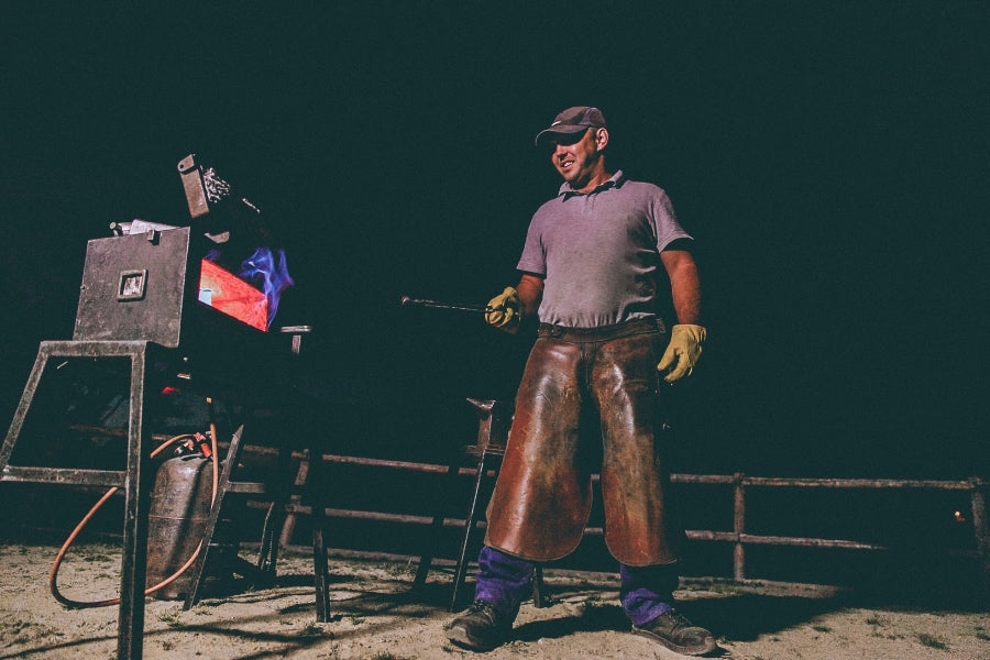 HORSETOUCH – Fierarul și calul fermecat